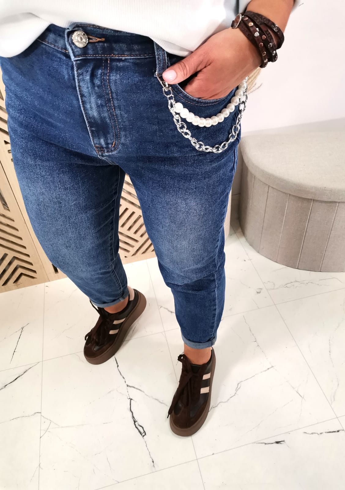 Spodnie jeans na gumce z zawieszką