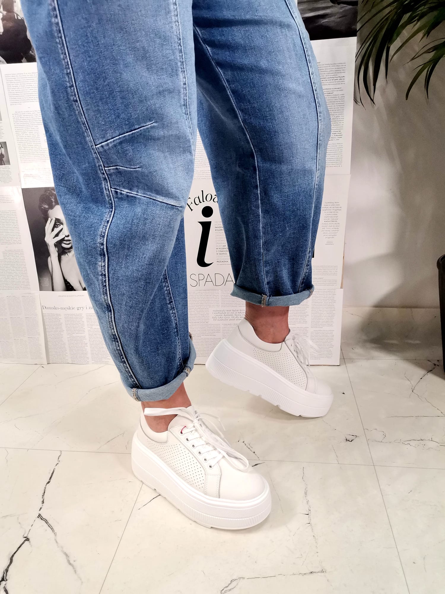Spodnie jeans Sofii Ballon - obrazek 2