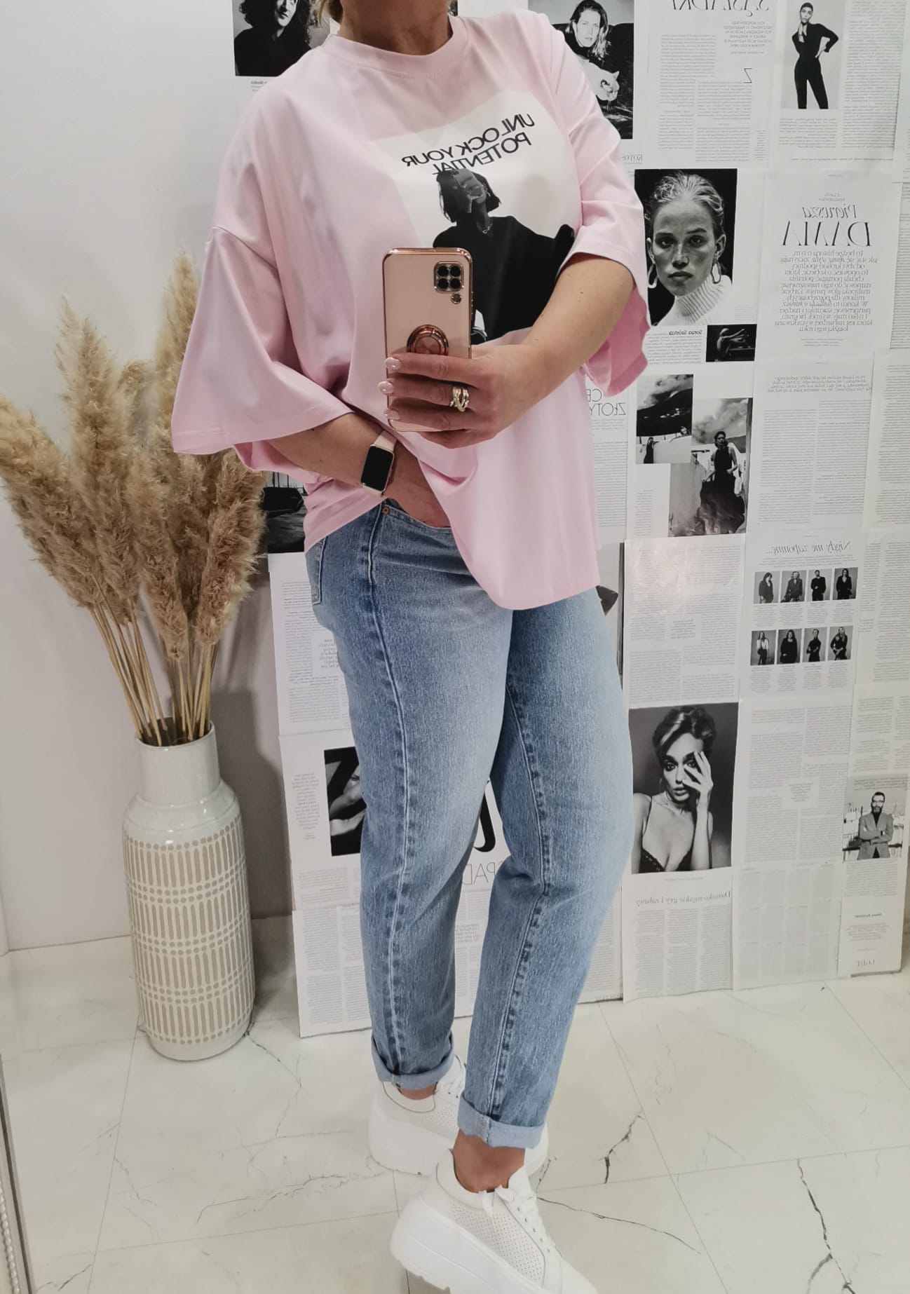 T-shirt oversize Powder pink z nadrukiem - obrazek 2
