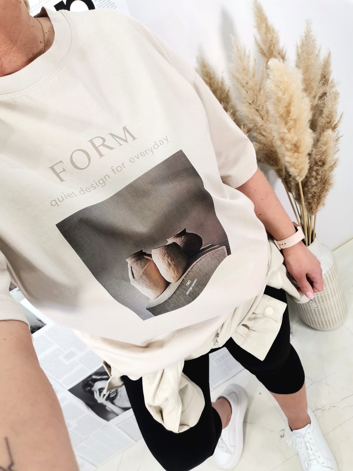 T-shirt oversize beż Form