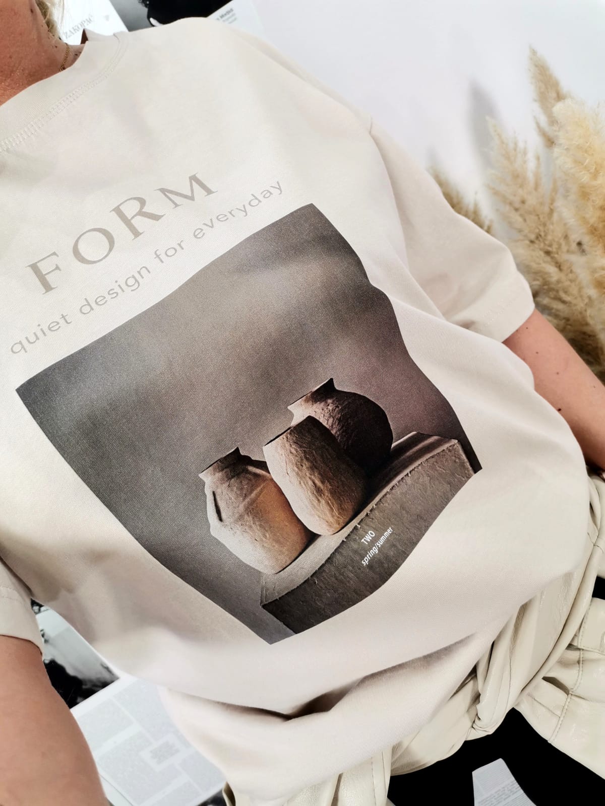 T-shirt oversize beż Form - obrazek 3