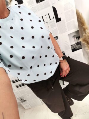 T-shirt Baby blue w groszki
