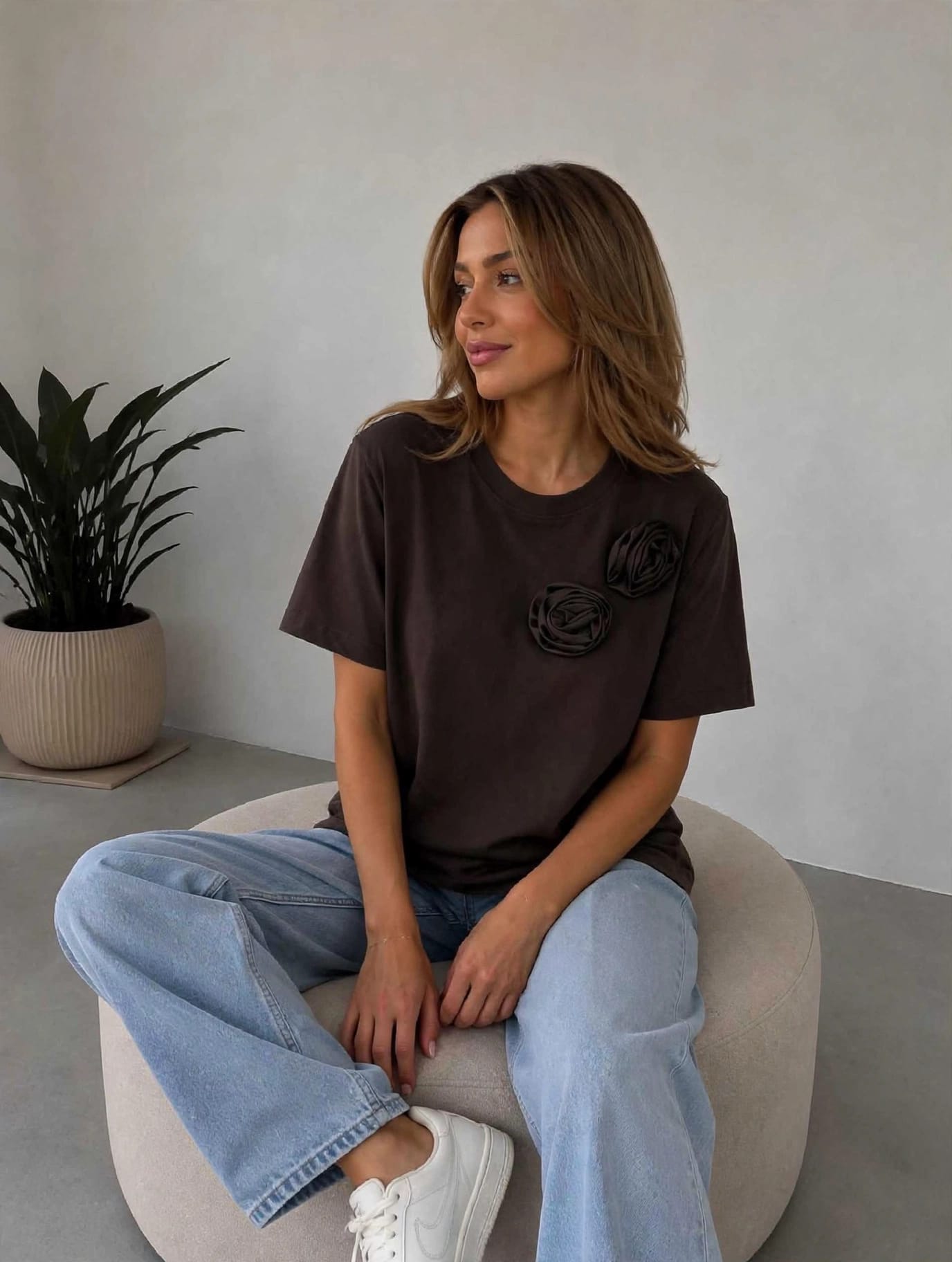 T-shirt Brązowy z kwiatem
